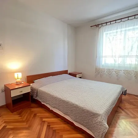 H&m بيت ضيافة *