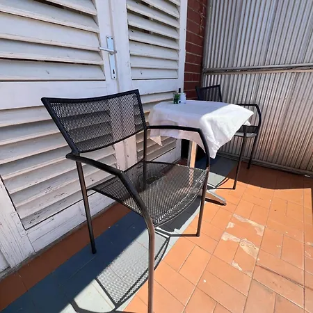 H&m بيت ضيافة *